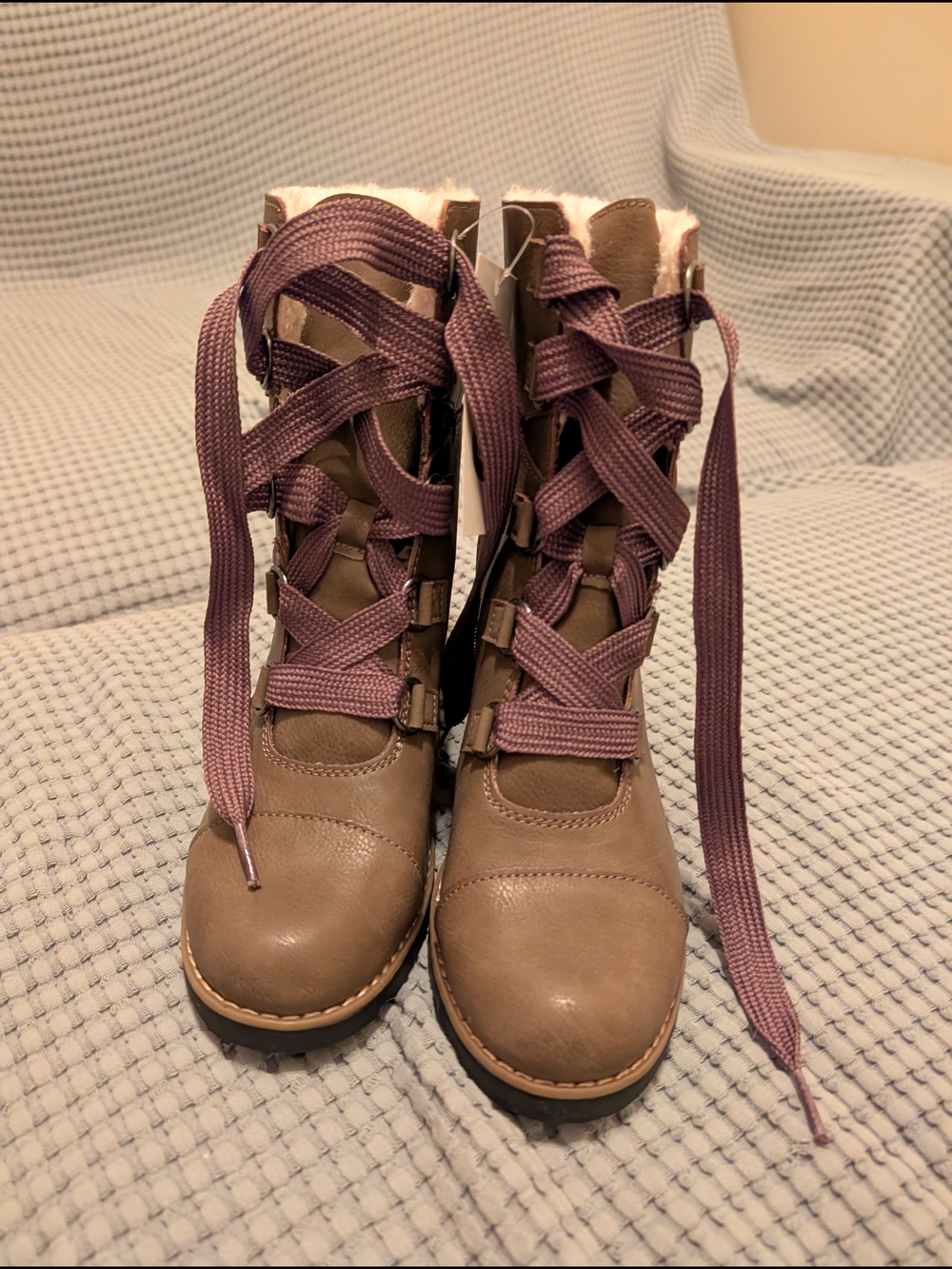 BNWT Universal Thread Taupe Lace-Up Boots Size 8.5